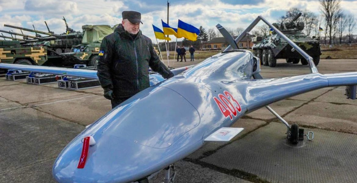 تركيا تسير على حبل مشدود بين روسيا وأوكرانيا.. ما تفاصيل اتفاق التعاون الدفاعي الجديد بين أنقرة وكييف؟