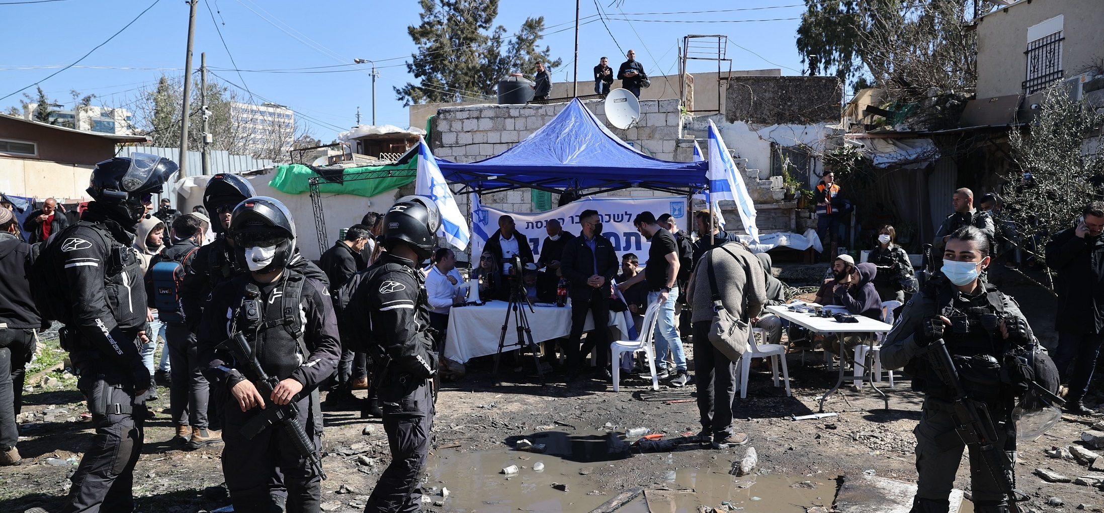 الشرطة الإسرائيلية اعتقلت فلسطينياً، واعتدت على آخرين في حي الشيخ جراح/ الأناضول