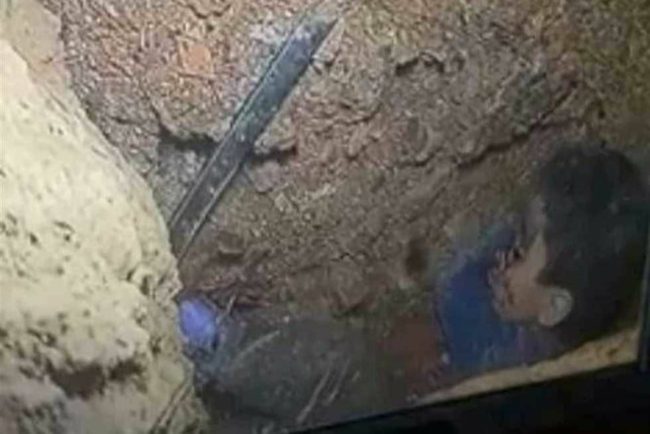 فيديو مؤثر للطفل ريان الذي شغل المغاربة منذ يومين.. ظهر يئِنّ وهو عالق في بئر على عمق 35 متراً
