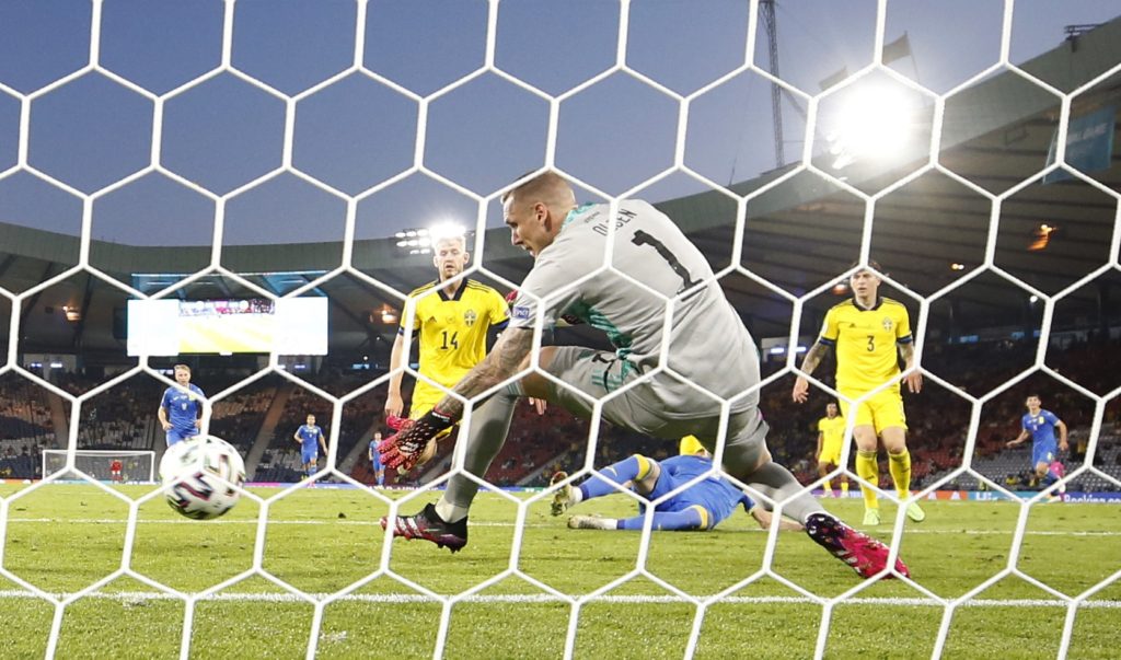 الهجوم الروسي تسبب بوقف النشاط الرياضي في أوكرانيا (رويترز)