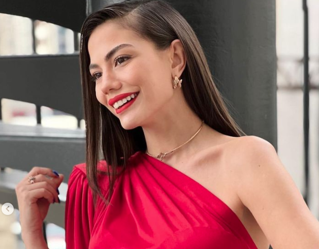 عرض زواج رومانسي لديميت أوزديمير في عيد الحب.. النجمة التركية تستعد للارتباط بصديقها