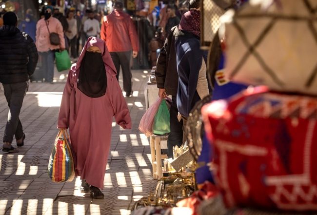 الغلاء دفع البعض للاستغناء عن مواد أساسية والحكومة تتعهد بالتدخل.. كيف يواجه المغاربة الارتفاع الاستثنائي للأسعار؟