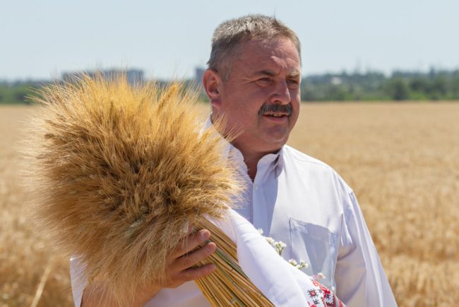 أوكرانيا “سلة الغذاء” وروسيا “تاجرة السلاح”.. ما التأثيرات الإيجابية والسلبية لحرب روسيا وأوكرانيا على المغرب والجزائر؟