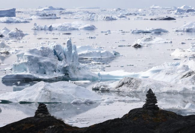 مليارات الأطنان من الجليد تختفي من أكبر جزيرة في العالم خلال 20 عاماً.. تأثيرها وصل للبحار