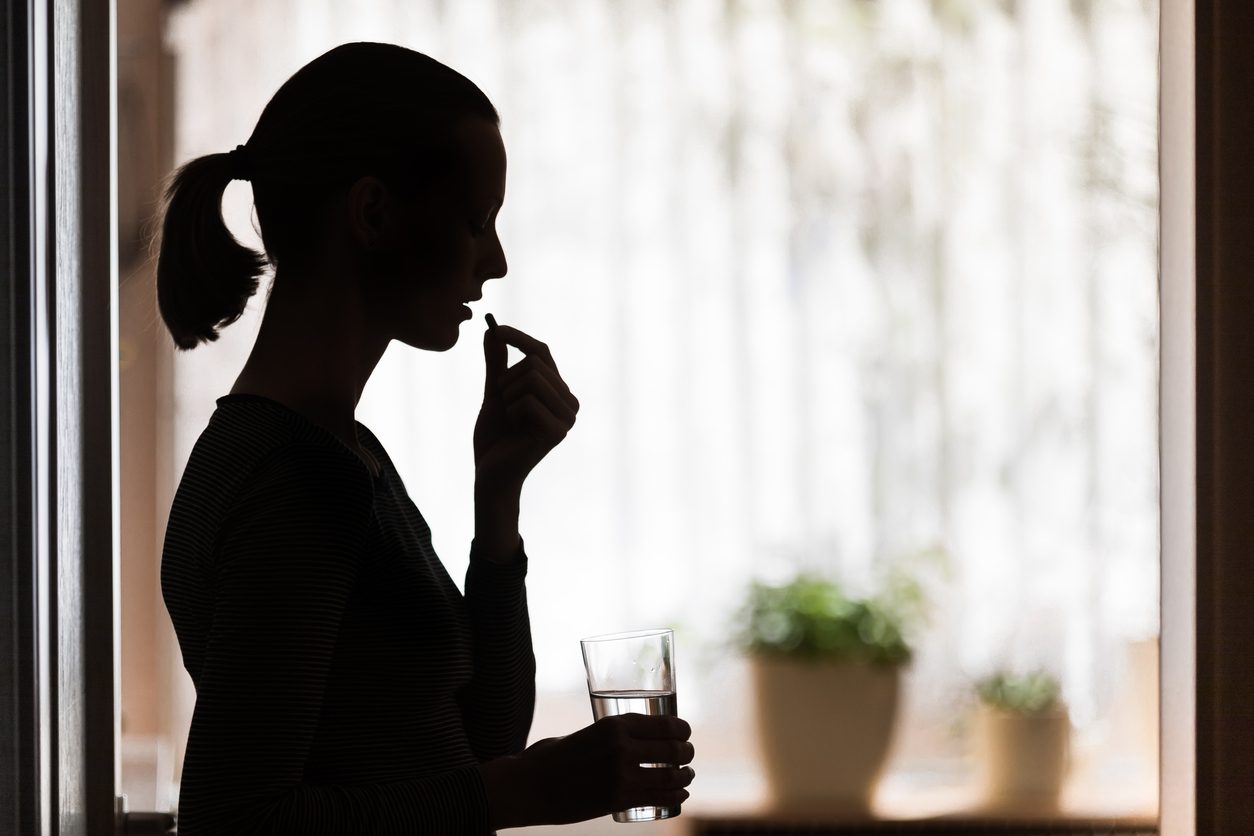 احذر تناولها دون وصفة طبية! المهدئات تؤثر سلباً على جسدك، وهذه هي البدائل الطبيعية لها