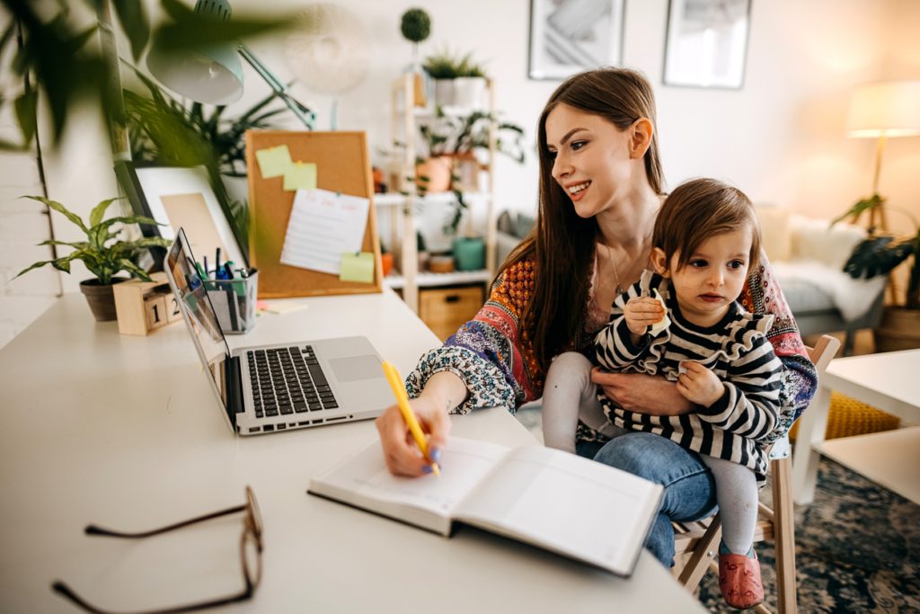 زوجة وأم وطالبة ماجستير