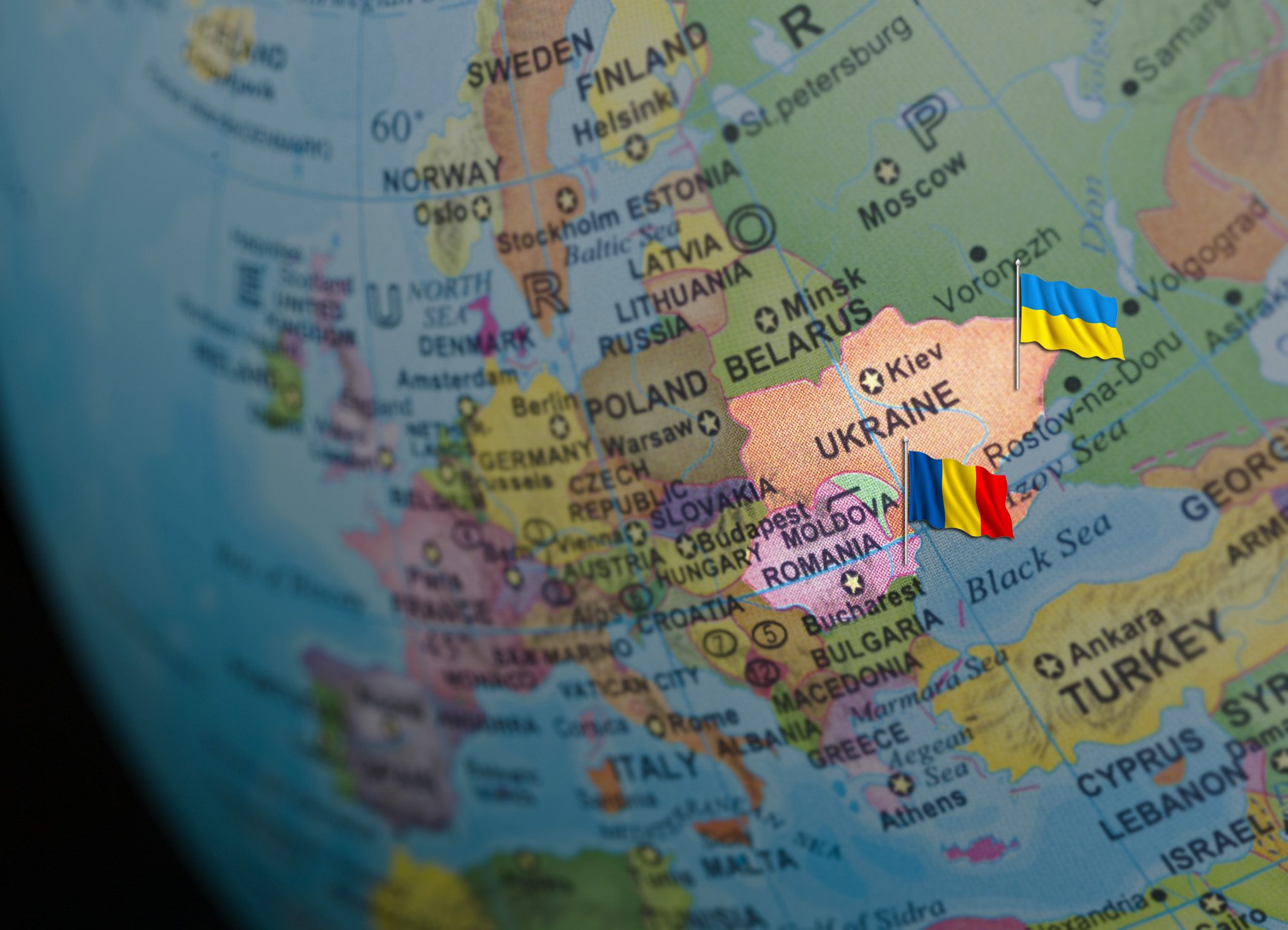 عداء قديم وأشياء أخرى.. ما الذي يدفع رومانيا لتكون “أقوى مناصر” أوروبي لأوكرانيا في النزاع مع روسيا؟