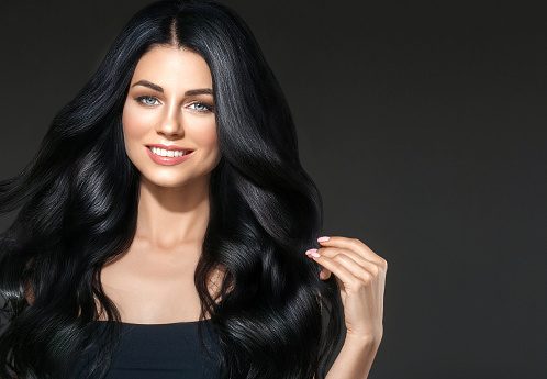 شعورهن من الأجمل في العالم ويبعنها مقابل 10 دولارات.. الإيرانيات يبعن جدائلهن من أجل نفقات الحياة