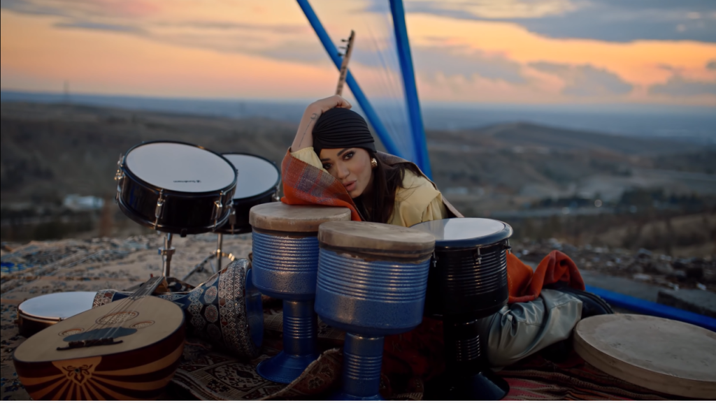 Youtube/ رحمة رياض تطلق أغنية "أني الأقوى" بالعربية والكردية