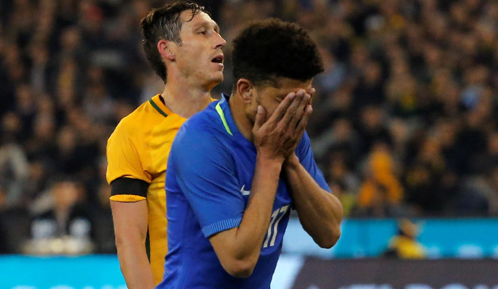 تايسون لاعب منتخب البرازيل السابق يفقد شقيقه في عملة سطو مسلح (رويترز)