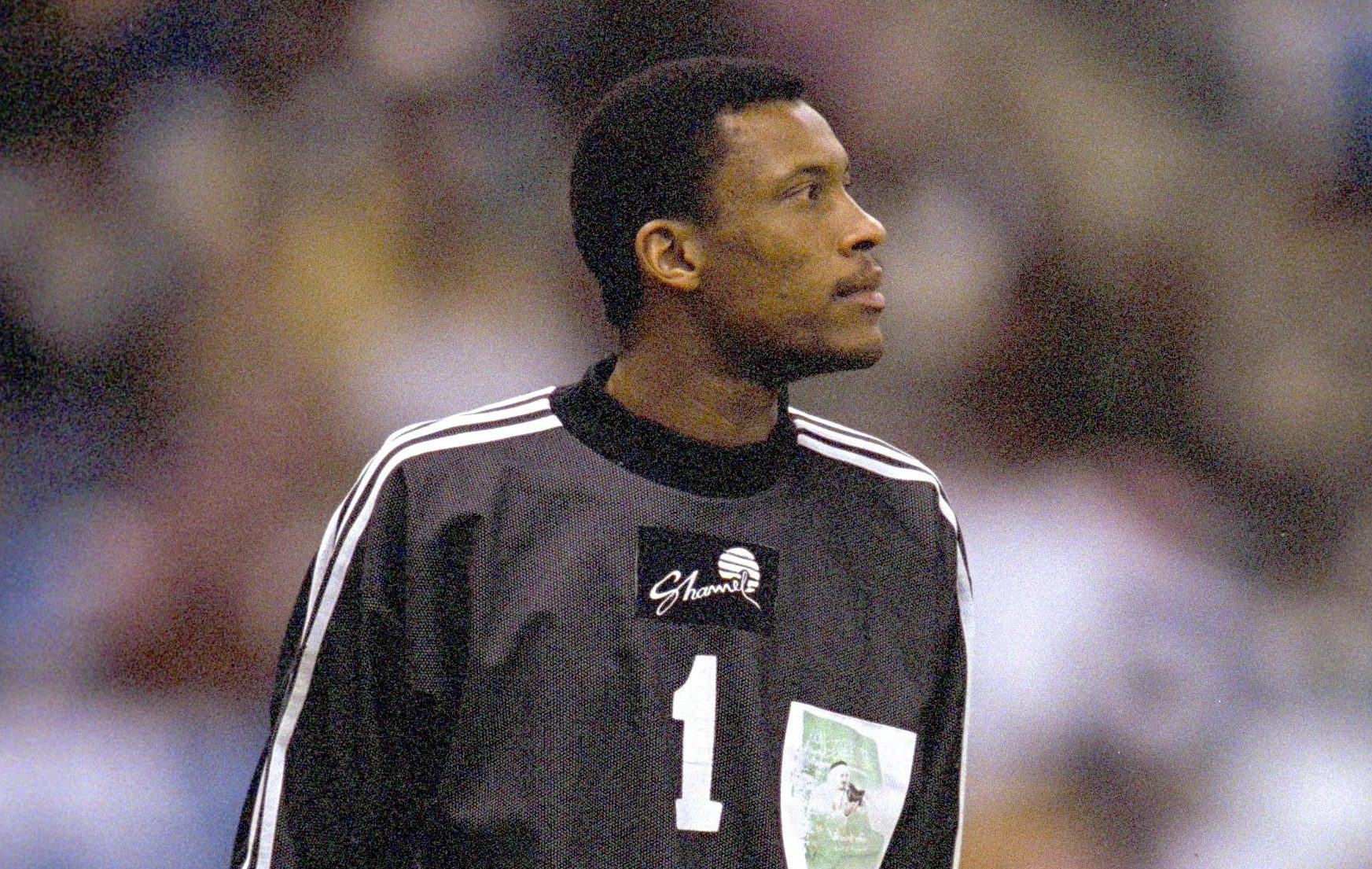 الحارس السعودي السابق محمد الدعيع (رويترز)