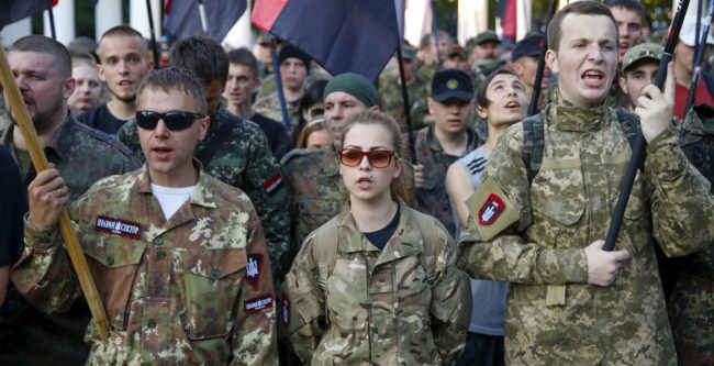 الغرب المتحضر أم الغرب المحتضر؟ هكذا يمارس الأوروبيون العنصرية تجاه بعضهم وليس تجاهنا فقط!