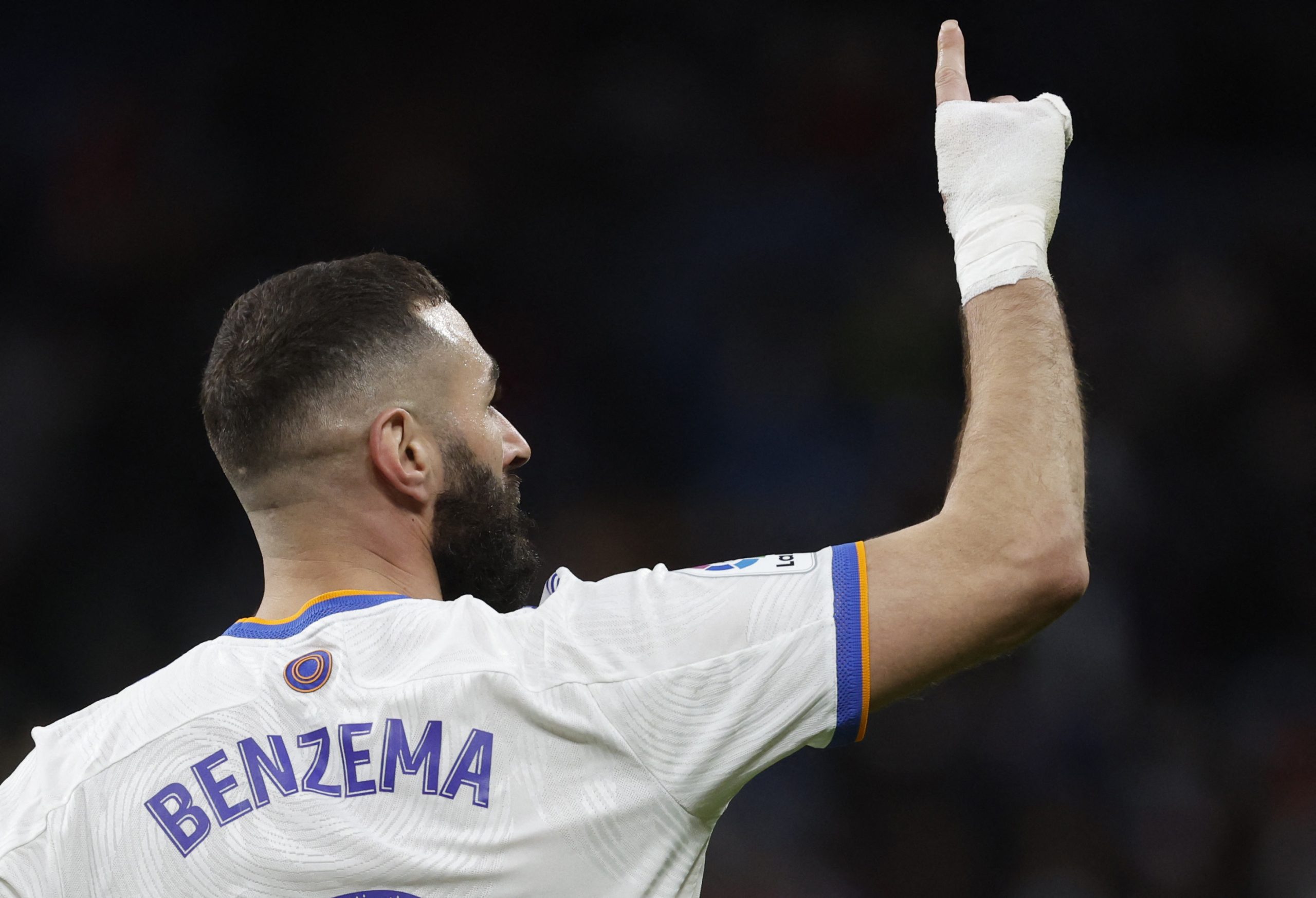 كريم بنزيمة مهاجم ريال مدريد (رويترز)