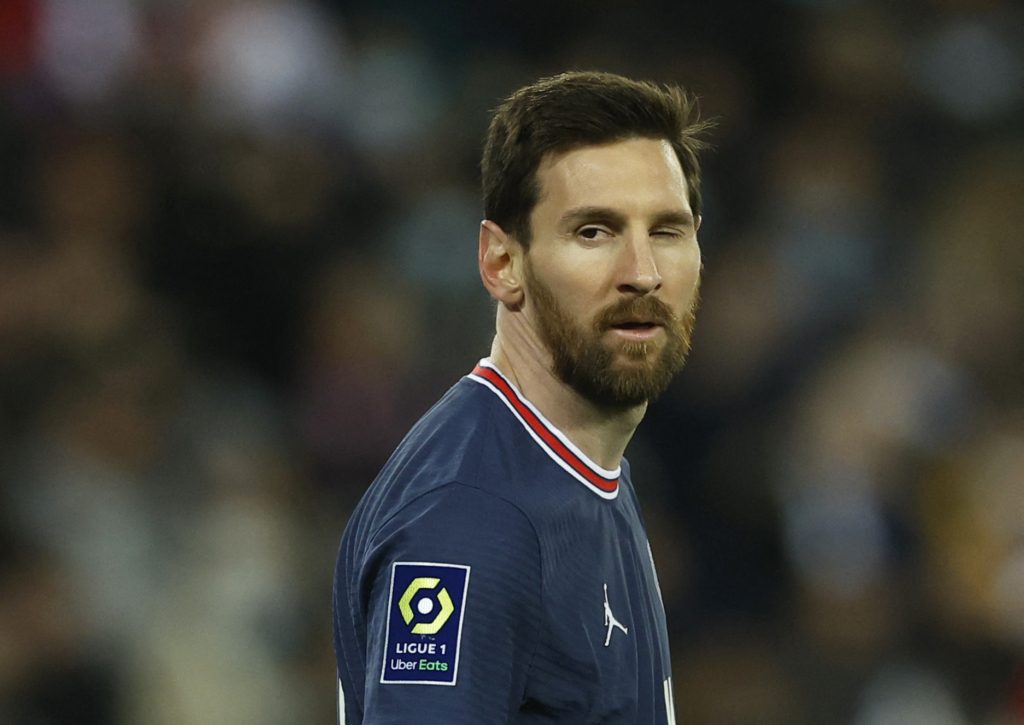 كل المؤشرات تؤكد أن ميسي سيستمر مع سان جيرمان (رويترز)