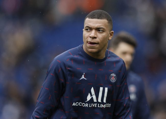 والدة مبابي تطلب مبلغاً خيالياً لتسهيل انتقال نجلها إلى ريال مدريد.. لوَّحت بتمديد عقده مع سان جيرمان