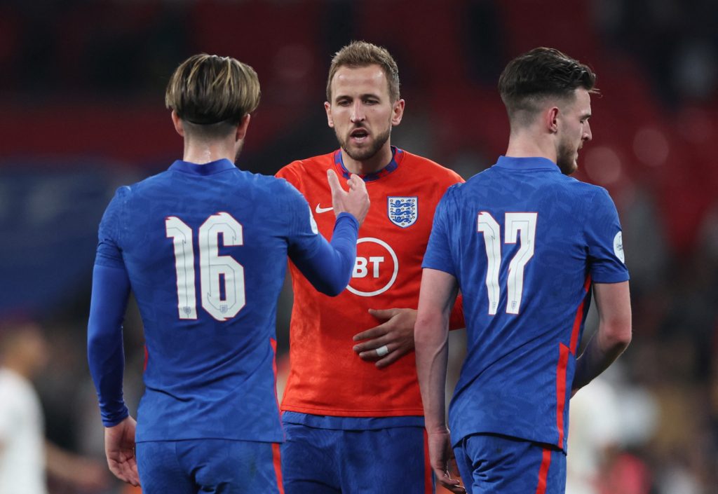 منتخب إنجلترا دعم مرضى الزهايمر خلال مباراة سويسرا (رويترز)