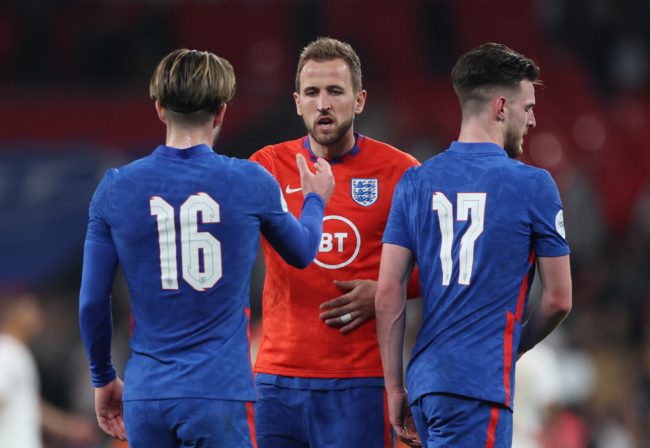 لماذا أخفى الاتحاد الإنجليزي أسماء لاعبيه من القمصان أمام سويسرا؟.. الأمر متعلق بمرضى الزهايمر