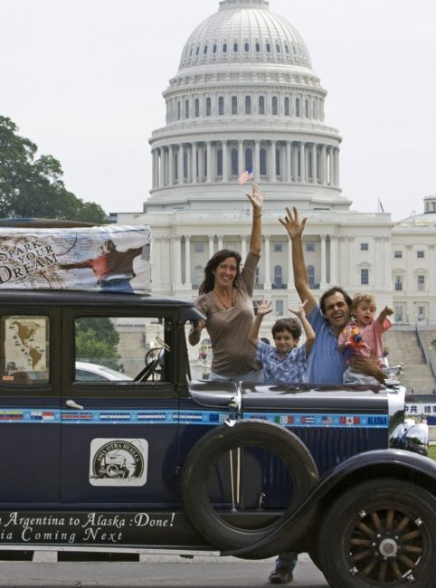 عائلة أرجنتينية تختتم رحلة سفر “مجنونة” حول العالم.. استمرت 22 عاماً وزارت فيها 102 دولة