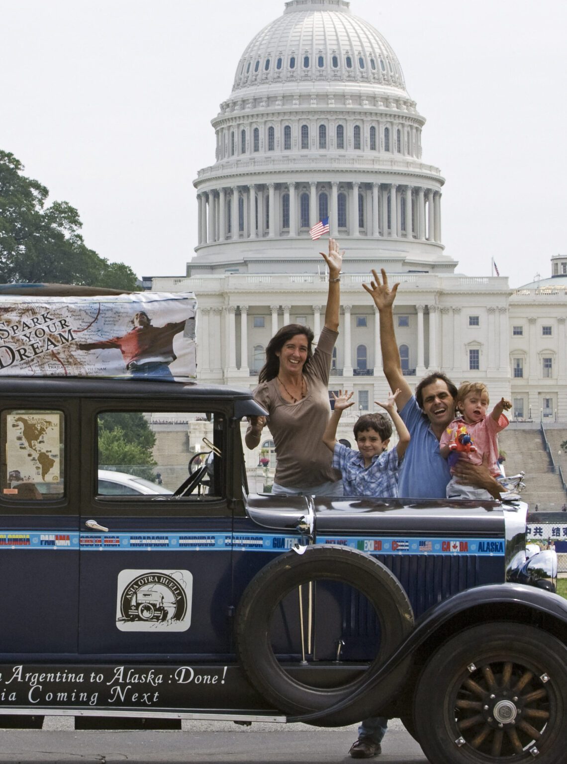 عائلة أرجنتينية تختتم رحلة سفر “مجنونة” حول العالم.. استمرت 22 عاماً وزارت فيها 102 دولة