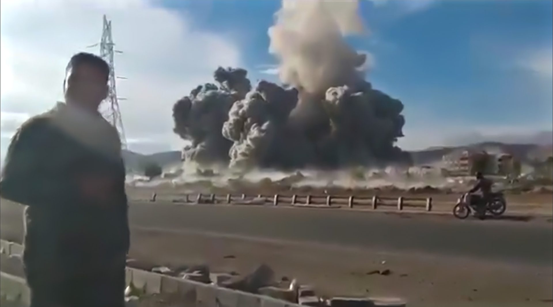 يهدم الأحياء بالكامل ويمسح تاريخها.. هكذا يستخدم النظام السوري الحرب لإعادة هيكلة دمشق ومحيطها