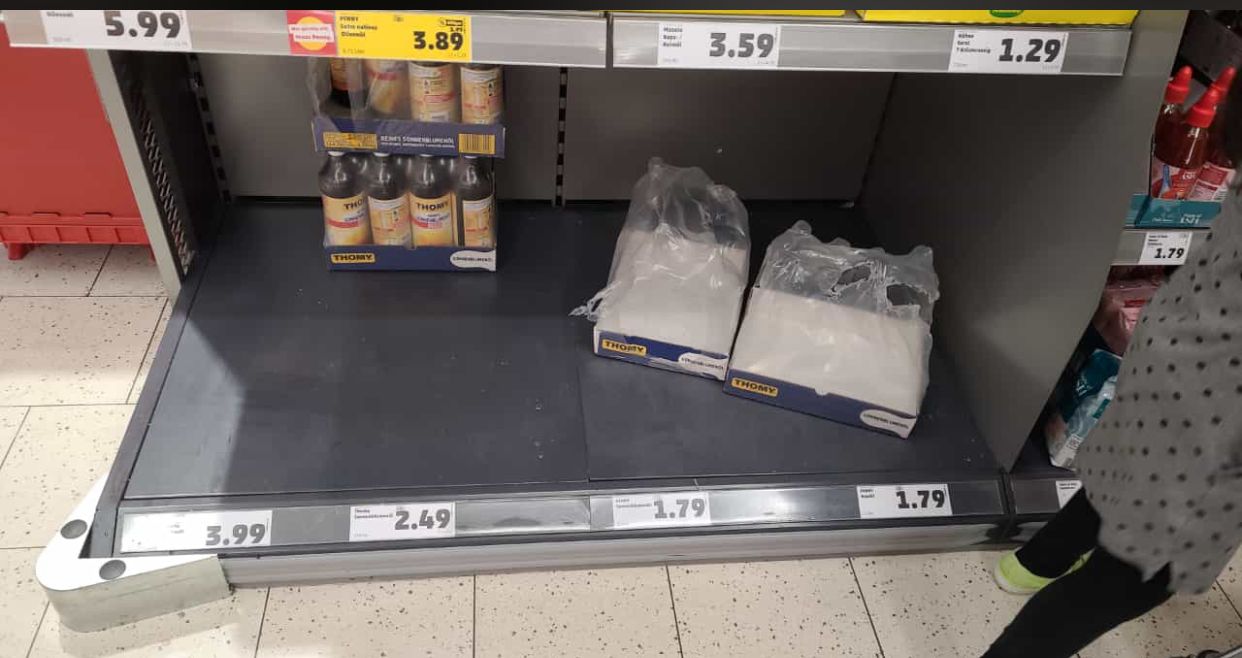 تدريبات نزول للملاجئ ومتاجر فارغة من البضائع.. قلق في أوروبا بعد هجوم روسيا على أوكرانيا