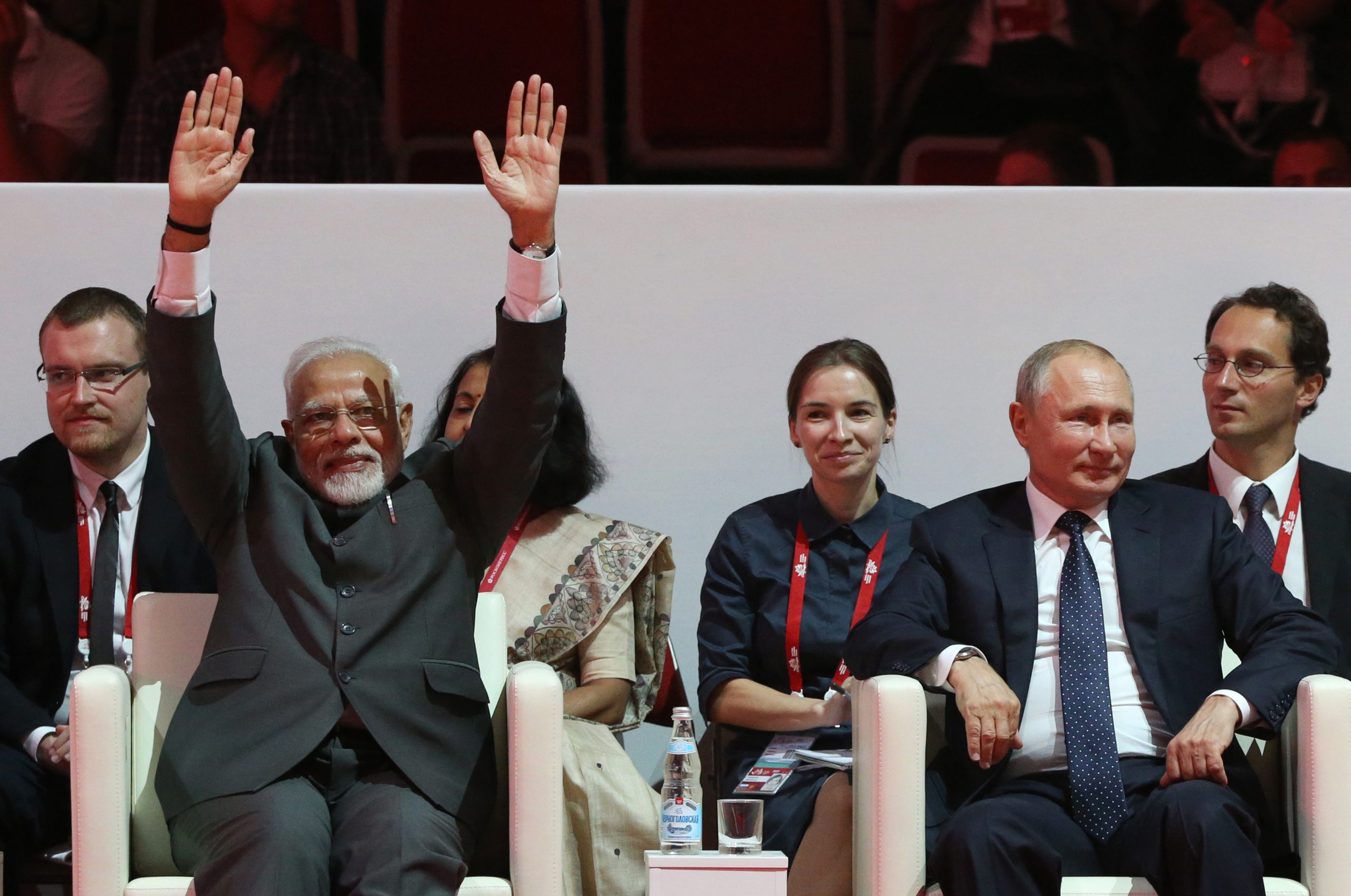 الهند تعزز علاقتها بروسيا.. اشترت 3 ملايين برميل نفط وتتطلع لصفقات أكبر بالطاقة والأسلحة