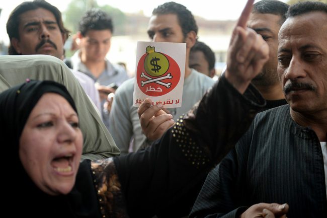 هل سيحمي اتفاق مصر القادم مع صندوق النقد الفقراء في البلاد؟ ليس هذا ما تخبرنا به التجربة السابقة