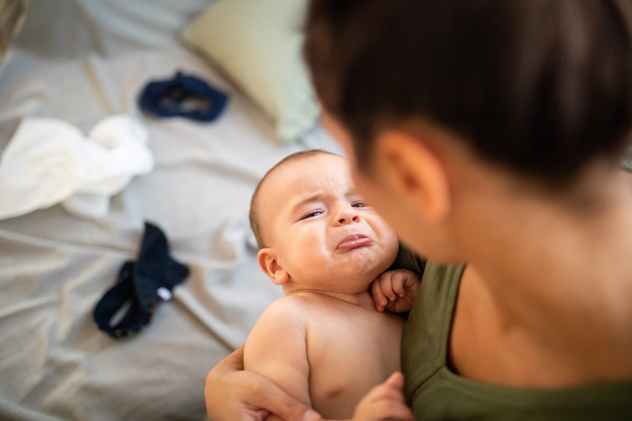 قد تحدث آلام الظهر منذ الساعة الأولى بعد الولادة  - iStock