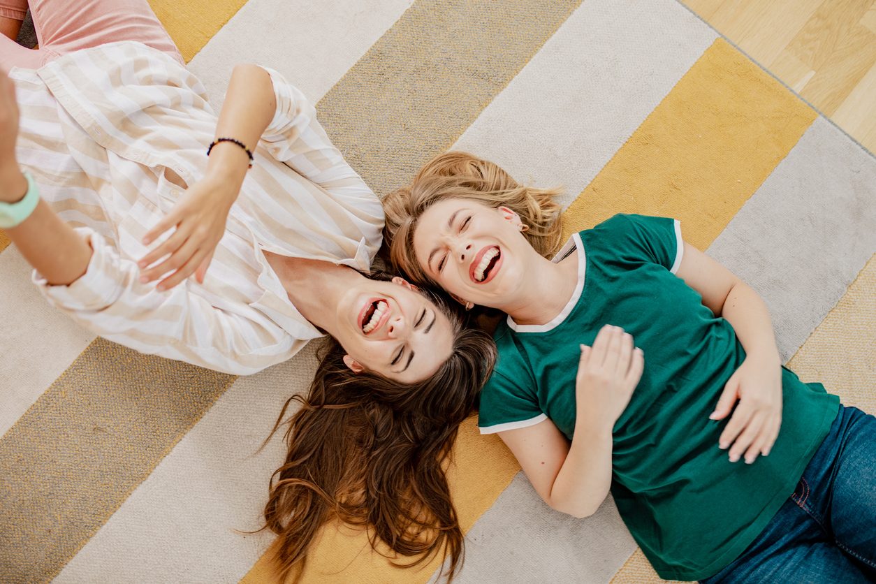 ما المعايير الخمسة التي عليك اختيار أصدقائك بناءً عليها؟