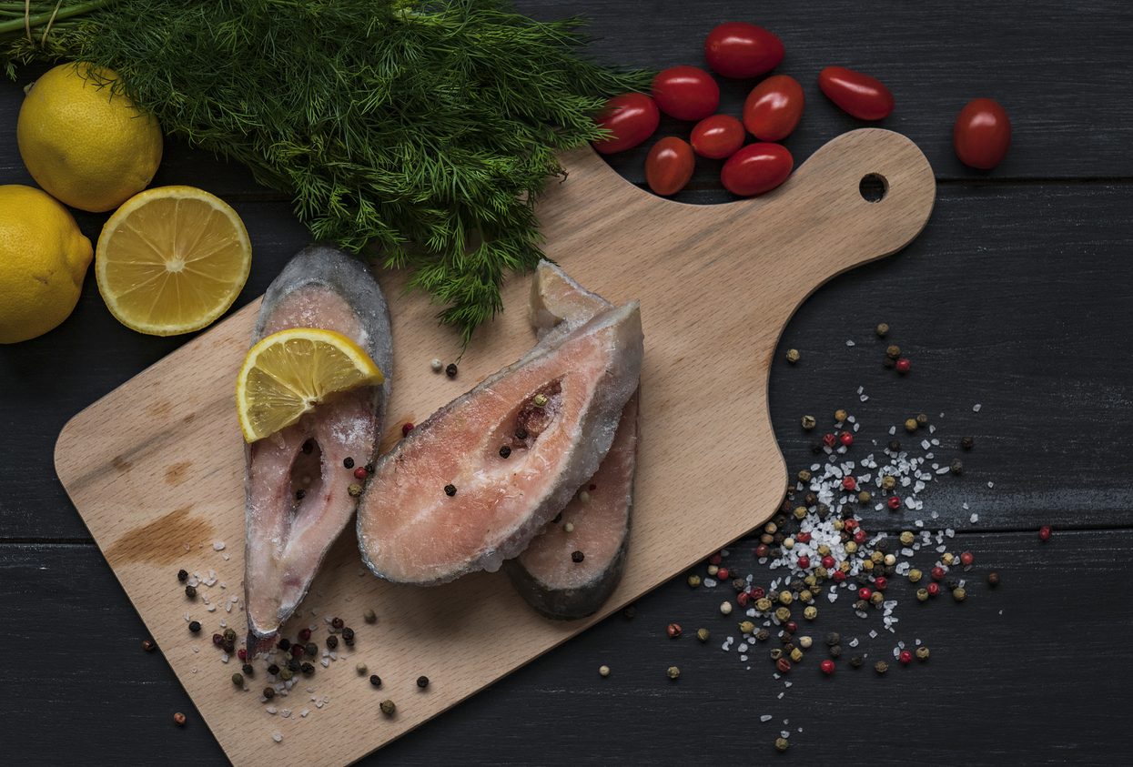 يساعدك على خسارة الوزن ويحافظ على قدراتك الذهنية وأكثر من ذلك، 9 فوائد مذهلة لسمك السلمون