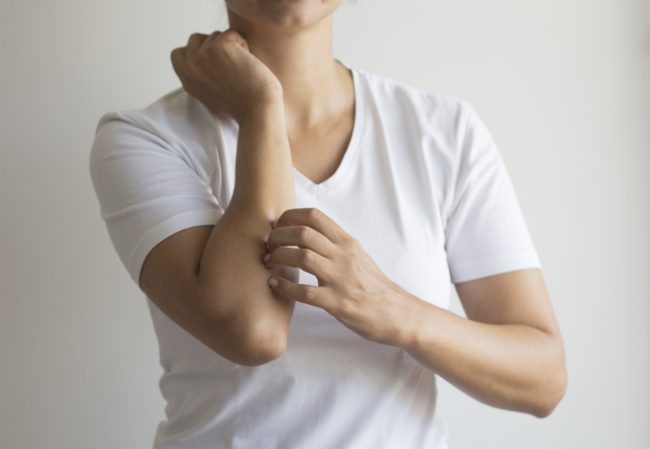 تعاني من الحكة المفاجئة أو ظهور الطفح الجلدي على جسمك؟ هذه الأطعمة قد تكون السبب