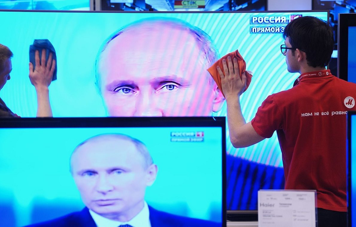 خطاب بوتين حول أزمة شرق أوكرانيا على شاشات التلفاز في روسيا، 2014/ Getty