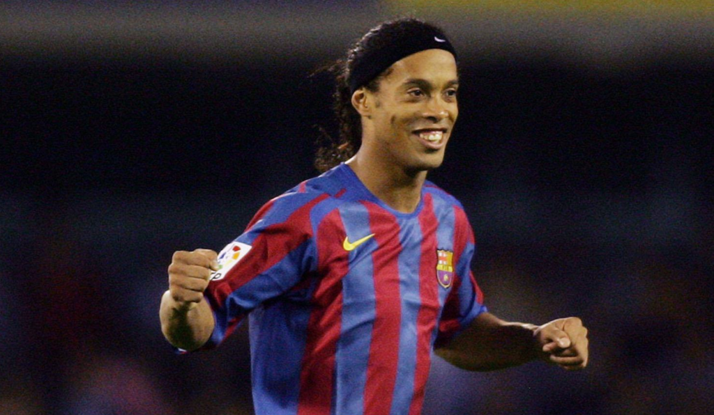 رونالدينيو سجل أحد اجمل أهداف الكلاسيكو (رويترز)