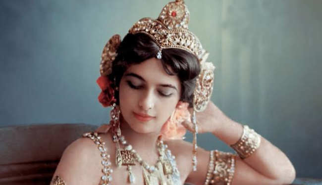 زعموا أنها تسبَّبت بقتل 50 ألف فرنسي في الحرب العالمية الأولى.. “ماتا هاري” راقصة ضحية أم جاسوسة؟