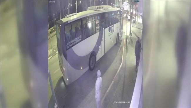 عمليات الداخل المحتل تزداد رغم القبضة الأمنية المحكمة.. كيف وصل السلاح إلى أيدي المنفذين؟