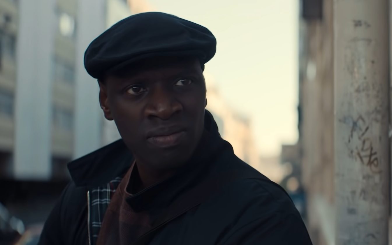 عصابة تهاجم موقع تصوير مسلسل “لوبين”.. أمطروه بمفرقعات نارية وسرقوا معدات ثمنها 333 ألف دولار