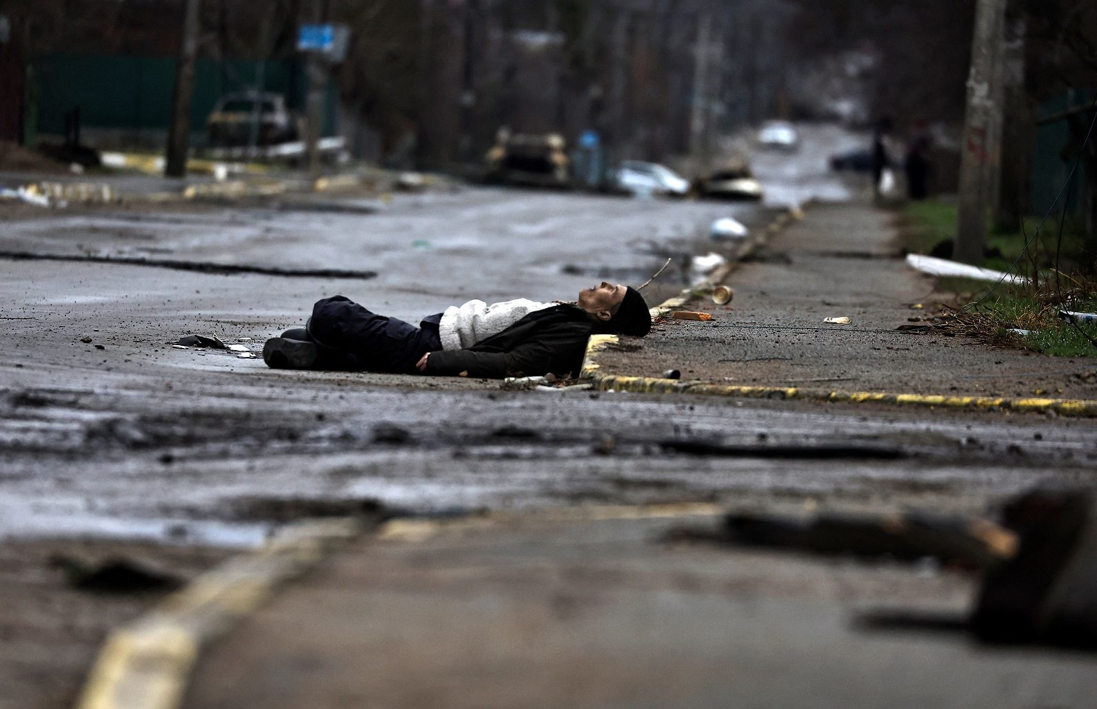 جثة قتيل في مدينة بوتشا الأوكرانية - Getty Images