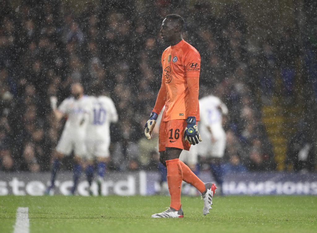 حراس مرمى وقعوا في المحظور بينهم إدوارد ميندي (رويترز)