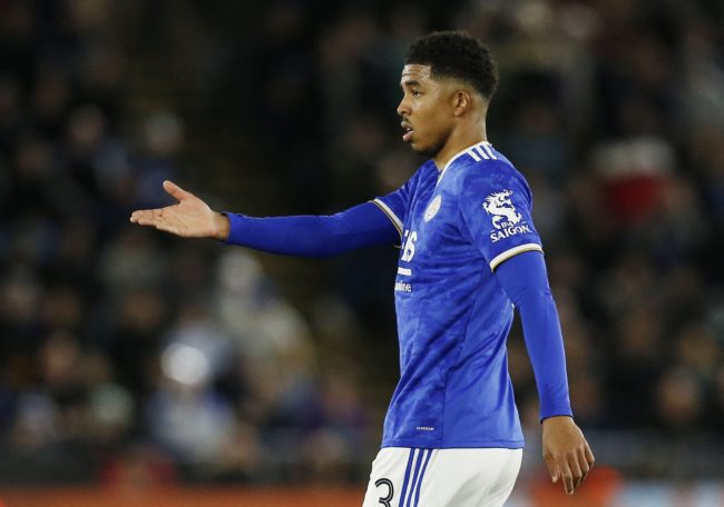 مدافع ليستر سيتي يُحرج لاعباً إسرائيلياً.. نشر صورة لهما من مباراة وأرفقها بعلم فلسطين