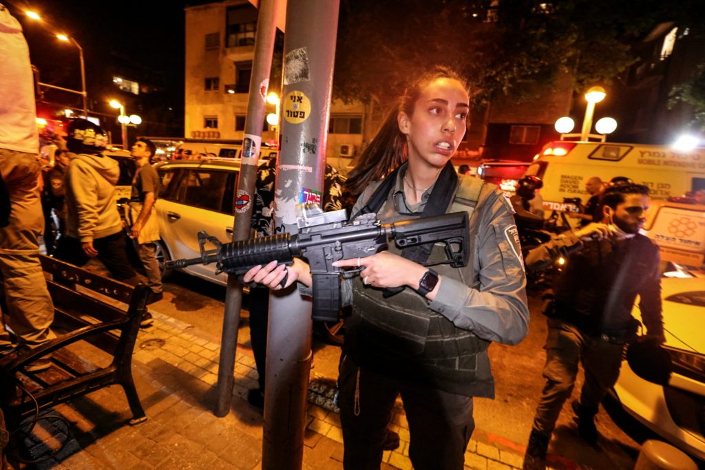 الاستنفار الأمني الإسرائيلي بعد عملية الشاب الفلسطيني "رعد" من مخيم جنين/ رويترز