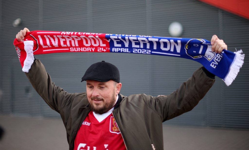 مباراة ليفربول وإيفرتون تٌسمى "ديربي الميرسيسايد" (رويترز)