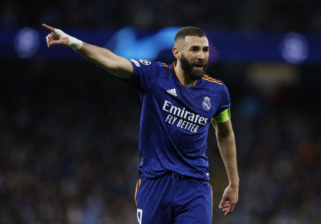 كريم بنزيمة تعرض لمضايقات من جماهير مانشستر سيتي (رويترز)