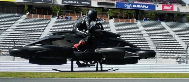 شركة يابانية تستعد لطرح “الدراجة النارية الطائرة” للبيع! تصل سرعتها إلى 80 كيلومتراً بالساعة (فيديو)