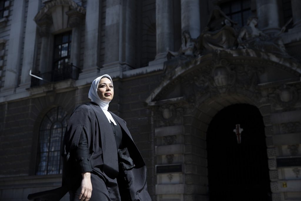 مستشار ملكة ريطانيا محامية مسلمة