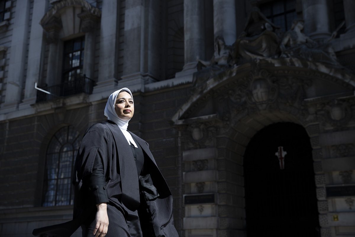 مستشار ملكة ريطانيا محامية مسلمة