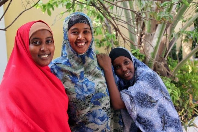 يعتبرونه موسماً للزواج ويستقبلونه بـ”السبعس” والموائد العامة.. كيف يقضي الصوماليون شهر رمضان؟