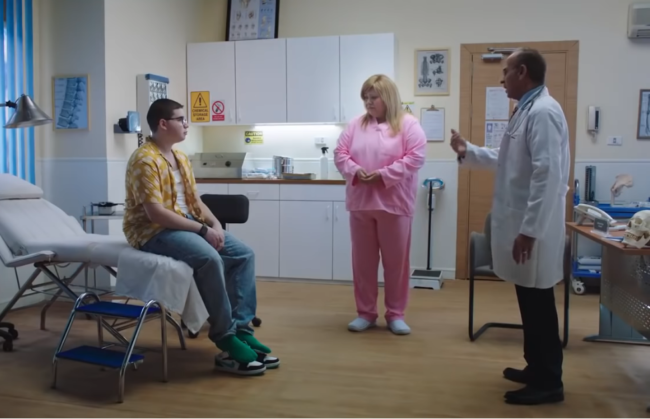 “تنمّر على الفقراء وإساءة للأطباء”.. مصر توقف عرض إعلان ملابس داخلية يتعارض مع الآداب العامة