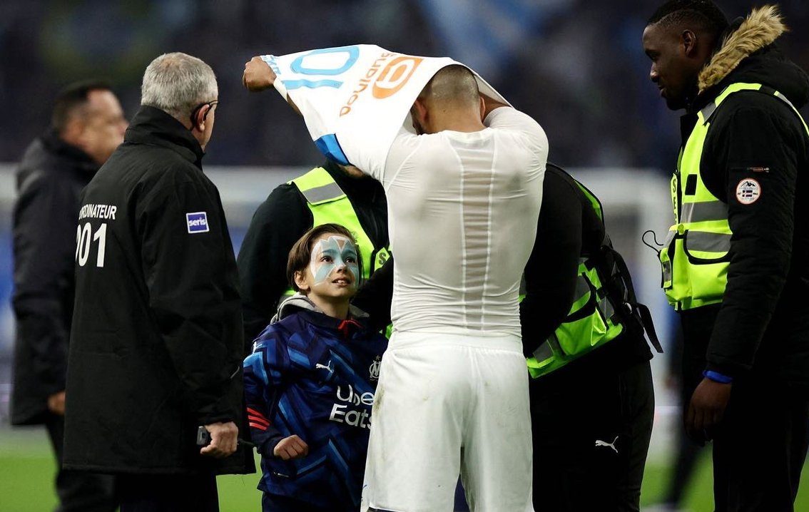 أين تذهب قمصان اللاعبين بعد المباريات؟