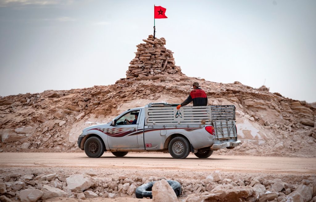 قصف شاحنات جزائرية