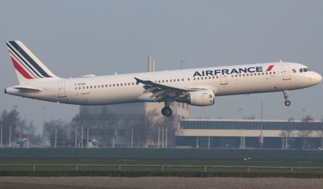 أرخص 30 مرة من القطارات لكنها أكثر تلويثاً! أسعار تذاكر الطيران بأوروبا تثير غضب نشطاء البيئة